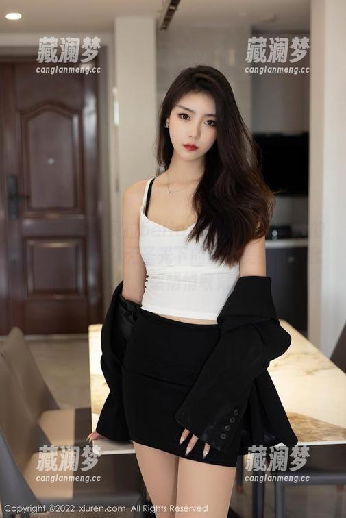 秀人网 - 余贝拉bella驾驭蓝色OL制服的魔力有多大？无圣光下的每个美图都让我心慌，想悄悄收藏。