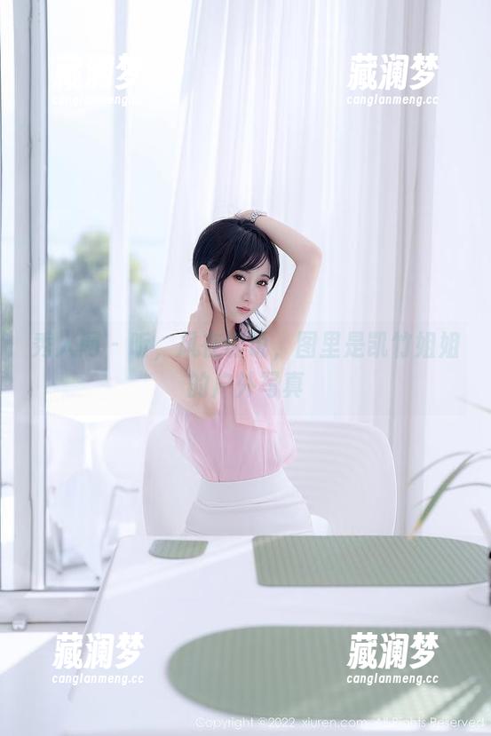 秀人网-凯竹姐姐 秀人网 - 听,风在诉说,图里是凯竹姐姐的户外写真