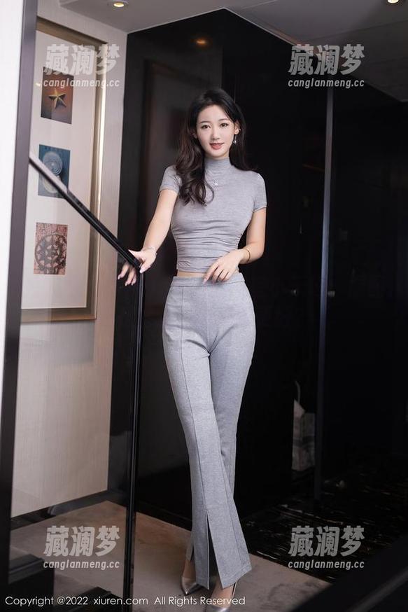 秀人网-木木hanna 秀人网 - 木木hanna的浴室小天地:原图还是壁纸,选哪张更好?