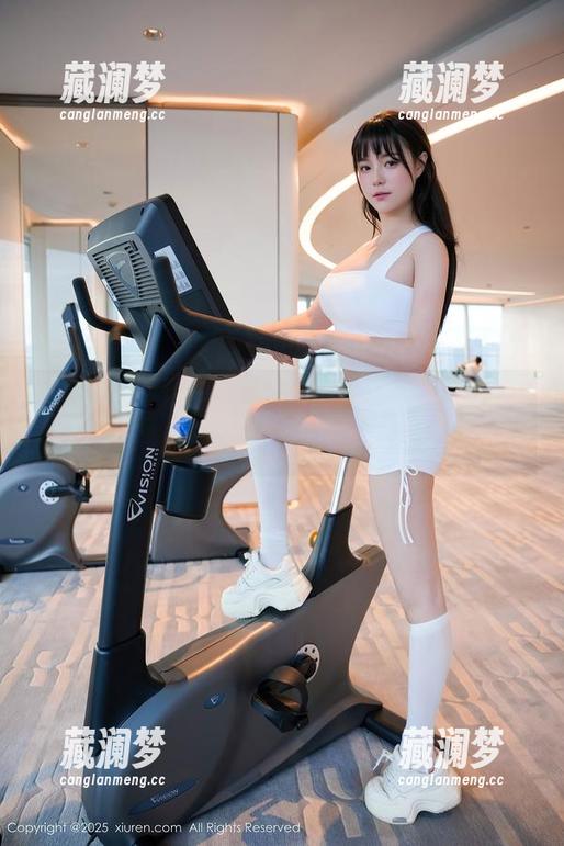 秀人网-柚柚小奶瓶 秀人网 - 柚柚小奶瓶的网盘写真:职业装穿搭不再是“冷冰冰”的事