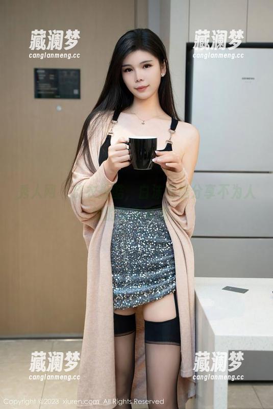 秀人网 - 皮衣扮酷，白沫在线分享不为人知的写真真相。