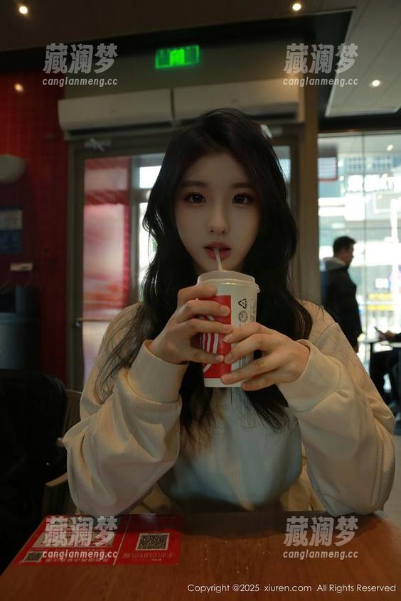 秀人网-绮里嘉Ula 秀人网 - 看绮里嘉Ula的空姐写真合集的时候,我的脑海里全是云彩和飞机!
