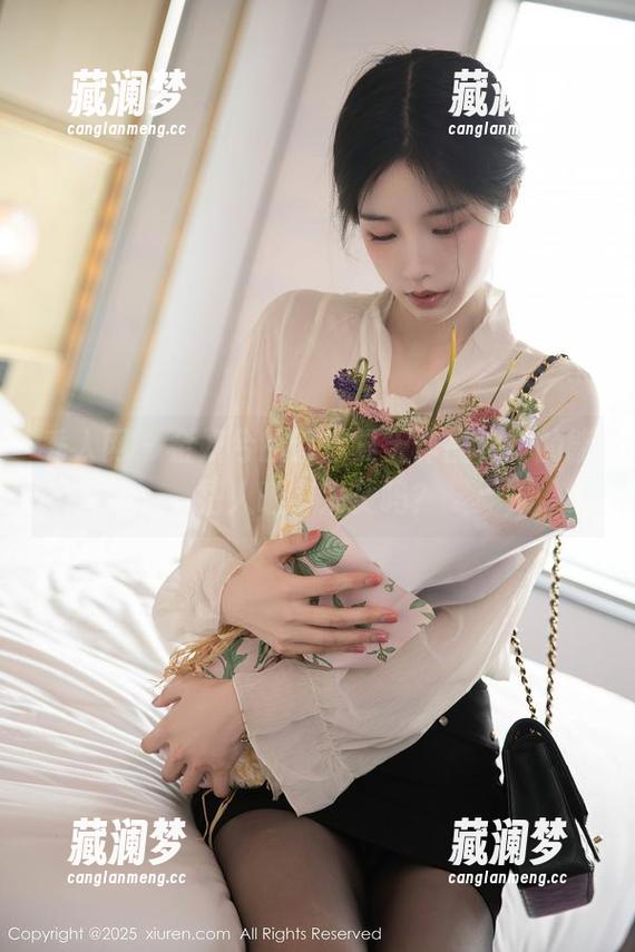 秀人网-金妍兮 秀人网 - 金妍兮的这套夏天作品,真的能把人晒得发烫吗?