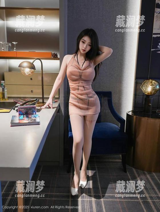 秀人网-香澄在东京 秀人网 - 香澄在东京私拍的一袭连衣裙,风吹得我心里痒…