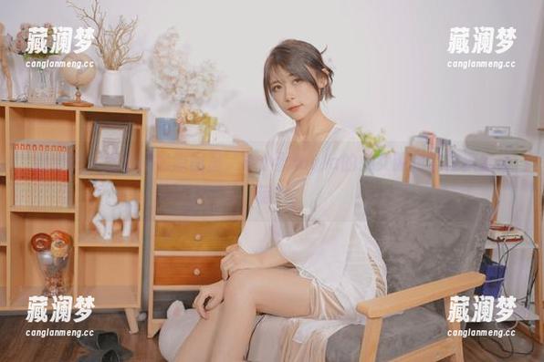 微密圈 - 舰长图包原图里，羊小雪juvia的兔女郎貌似在跟我卖萌？