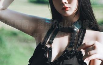 旅拍最新原图，落落Raku的镜头真会挑，连背景也得让路。