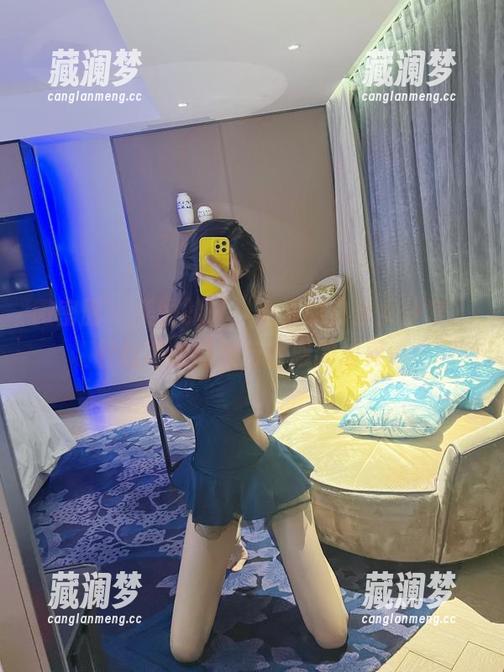 葛征 微密圈 - 美图即来:葛征的白丝女仆套,轻松跨越可爱与诱惑的边界。