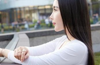 蜜桃社 – 咱E杯奶茶的第二套来啦，免费图集里的点滴值得细品。