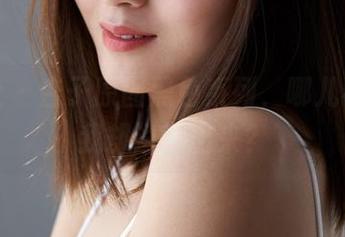 蜜桃社 – 杏子原图黑色系列，哪儿不对劲我却说不出来？