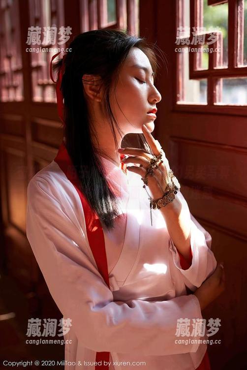 蜜桃社-陌子Mandy 蜜桃社 - 陌子Mandy万圣节的另类写真合集:照片只是表面,可别被迷惑