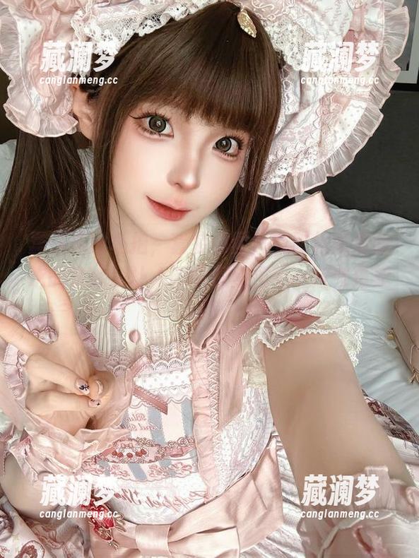 蠢沫沫 蠢沫沫的私拍,套装和图片有时候就像我吃的杂烩:让人印象深刻但不一定会再想吃