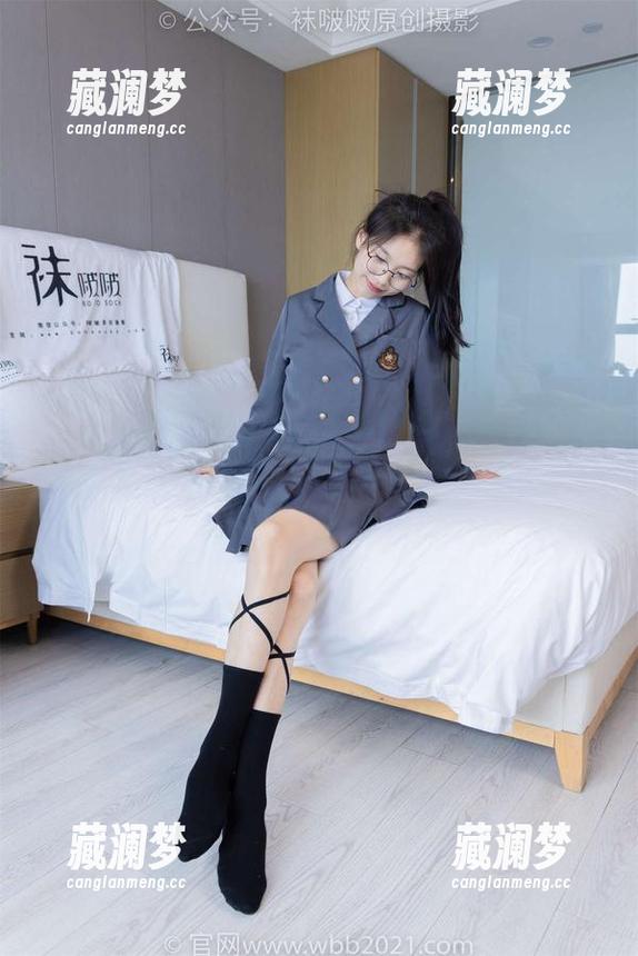 袜啵啵 - 厨娘小沫写真：你以为她只会做饭？看完这几张，得特别小心了，别被她迷到！