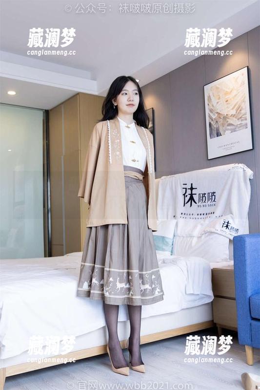 袜啵啵 - 甜甜圈的教室探险：这张原图让你开不了口的尴尬