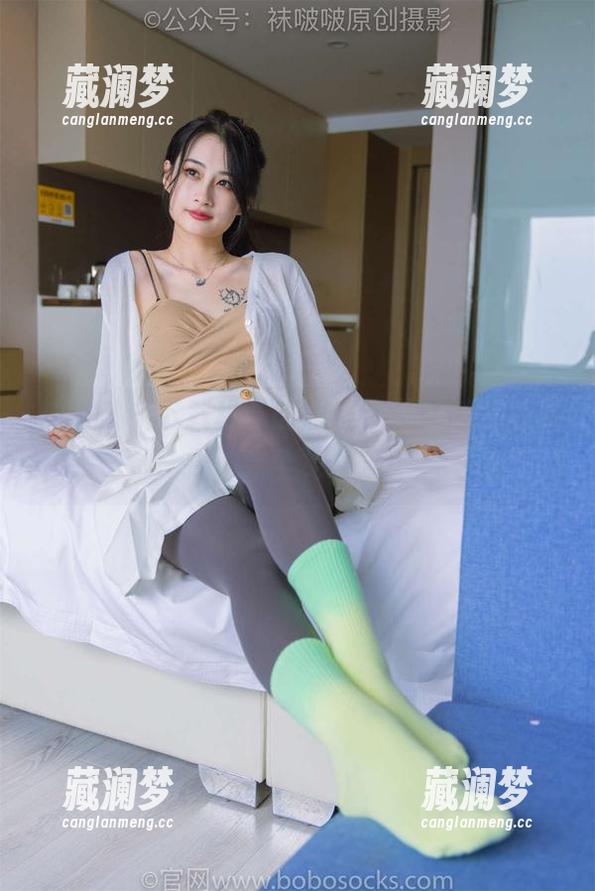 袜啵啵 - 下载稚予的短裙，今夏搭配新选择，完全免费哦！