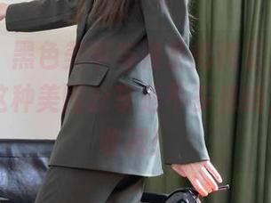 袜啵啵 – 黑色美甲与稚予的裸足，ohmygod，这种美图分享是不多见的，得好好收藏！
