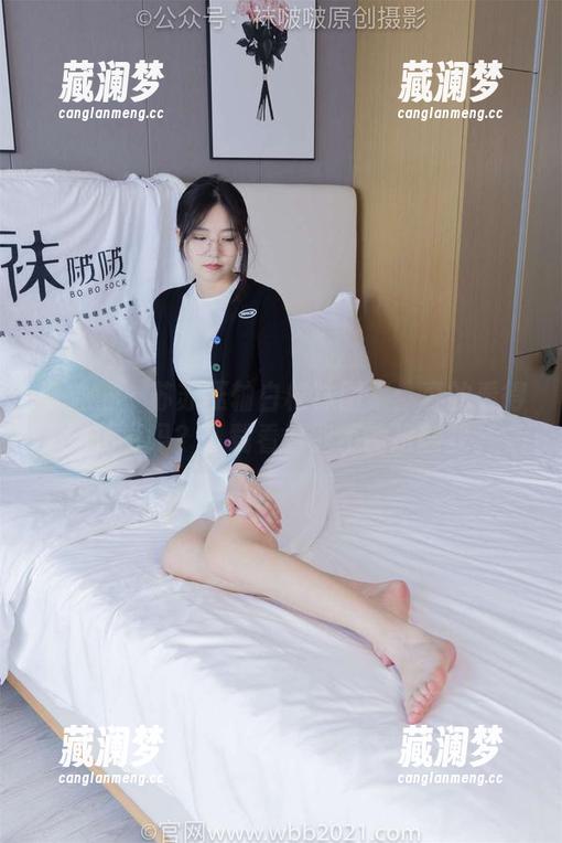 袜啵啵 - 苏苏压轴白棉袜图集：真的看得到精彩吗？下载看看能不能推翻我。