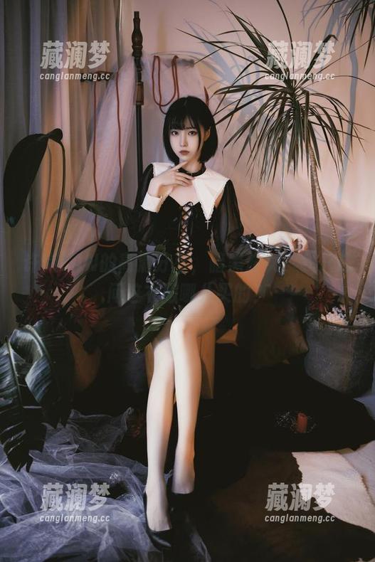 许岚LAN的高清分享，暗黑修女？我只想问这衣服哪儿买的？