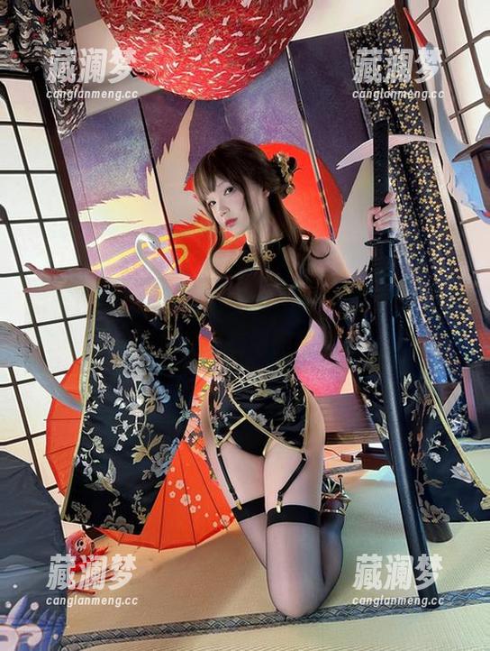 雪晴Astra的“小女仆”cos，美图满分，可惜我只有电脑屏幕...