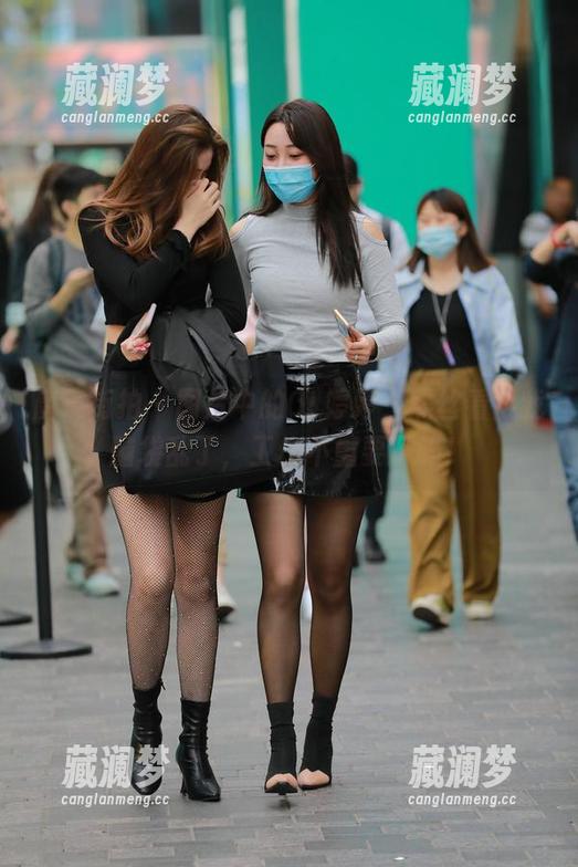 魔镜街拍 - 图片中的OL婷婷，黑丝看得我脑袋乱了，工作不重要了吗！