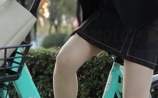 魔镜街拍 – 你见过超A的OL吗？婷婷的灰裙与薄丝，免费让你下载拥有！