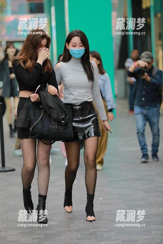魔镜街拍 魔镜街拍,紧身运动装外拍,桃子般的美图让人流鼻血?!