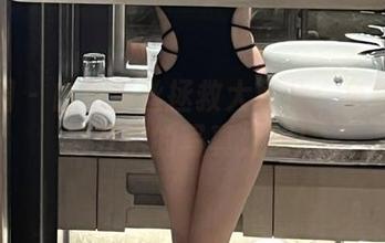 微密圈 – 白色蕾丝拯救大耳朵：鱼神鱼脑洞开启的写真之旅！