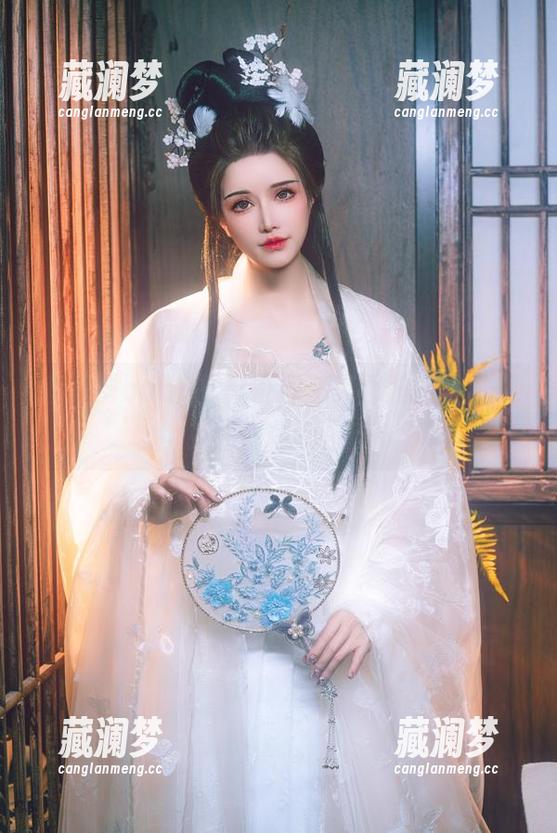 鹿八岁baby摄影讲座：美图里的赛博朋克露西像哪位？