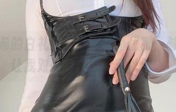 鹿野希的白礼服：图集时而优雅，时而又让我对她的勇气无言以对。